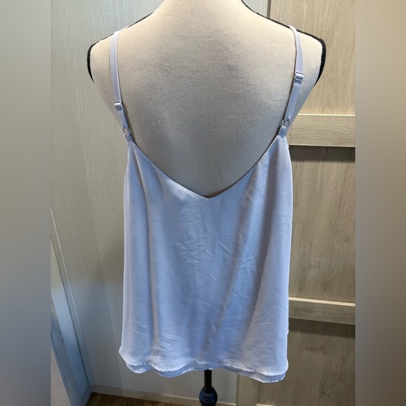Torrid light grey tank size 1 small snag on front still great condition - Picture 2 of 6